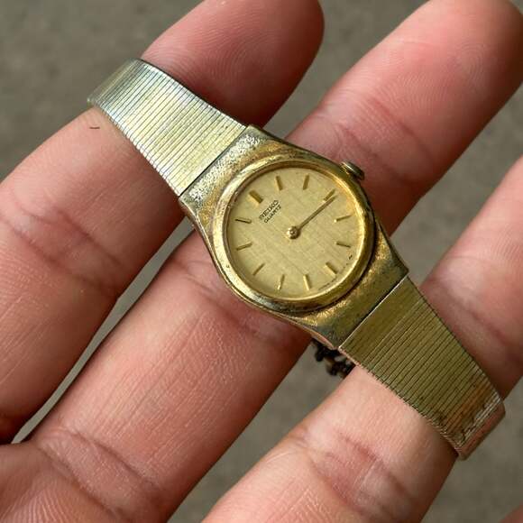 Vintage Seiko Quartz Women's Gold Tone Bracelet Watch 2C20-0029 - Picture 1 of 7